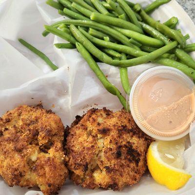 The baked crab cakes were delicious. Not a fan of the green beans.