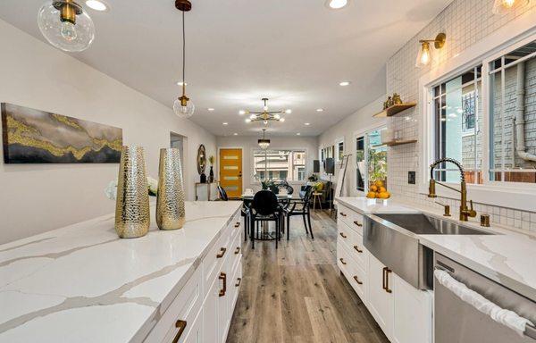 M25 Aspen White cabinets with CT-707 Palazzo countertop