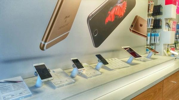 Plenty of Apple Smartphones at T-mobile.