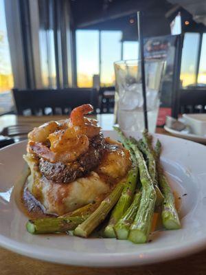 Surf and turf on a bed of mashed potatoes with Asparagus. Delightful.