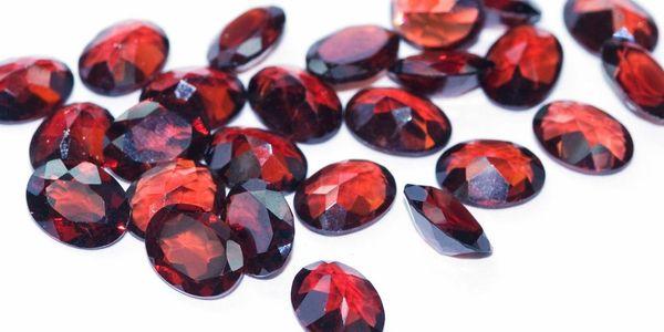 Loose gemstones available to create custom jewelry.