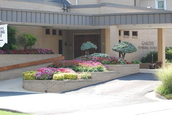 Entrance to Gasch's Funeral Home, P.A.