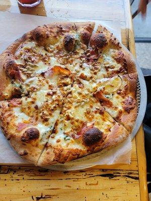 Prosciutto pizza