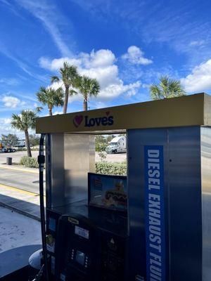 Fuel pump with Palm Trees in the distance. Gotta LOVE Florida. Keep on Truckin'.