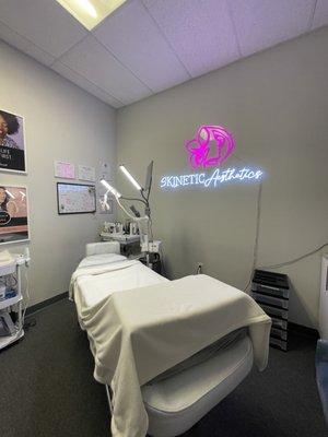 Beautiful procedure room. Cozy, clean & comfortable! Love all the cute decor in here!