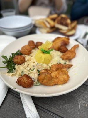 Fettucine with Combo Seafood