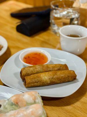 Vegetarian egg rolls - crunchy and delicious