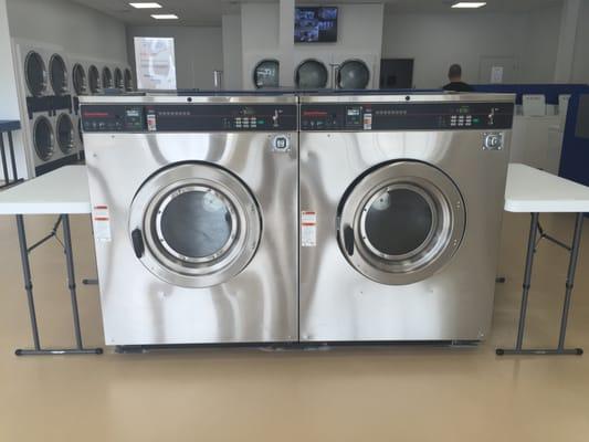 Cleveland's Largest Washers, two 80 pounders, Equipped to accept debit/credit cards, Apple and google Pay!