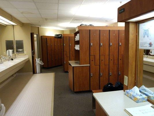 Nice locker rooms with towel service