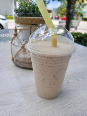 Banana PB and granola smoothie