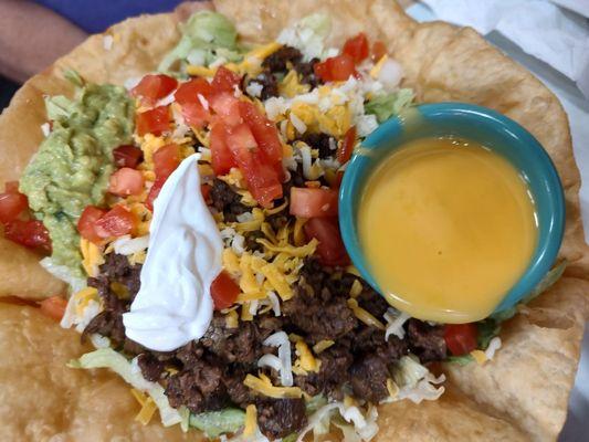 Taco salad with beef fajita