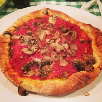 The Sicilia pizza with added mushrooms.