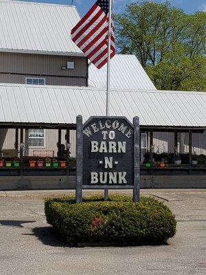 Barn'n Bunk Farm Market