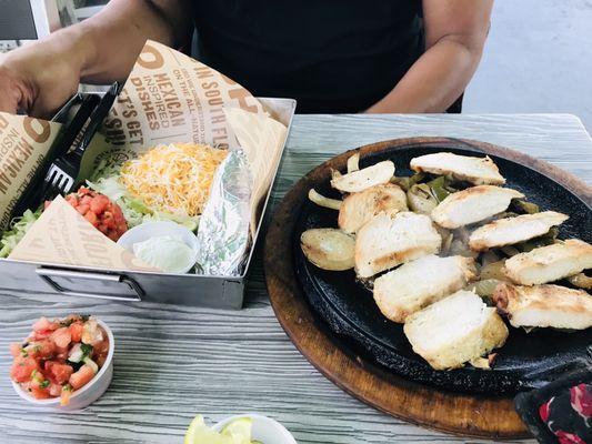 Chicken fajita platter.