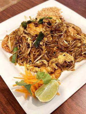 Shrimp Pad-Thai. Little dark on the noodles for my liking but overall GOOD and not salty.