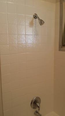 Epoxy refinish tub and tile