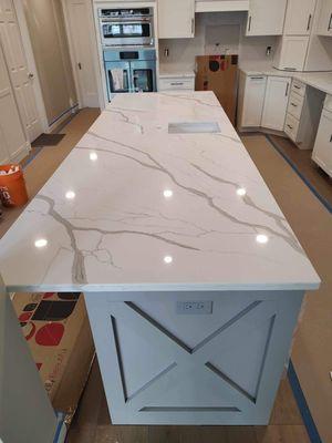 Beautiful bold veining in a pure white quartz.