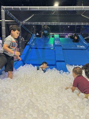 Ball pit slide