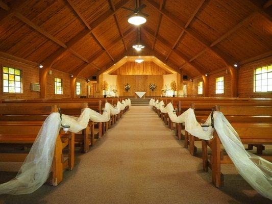 Rustic Historic Pinecrest Chapel can accommodate up to 250 guests.