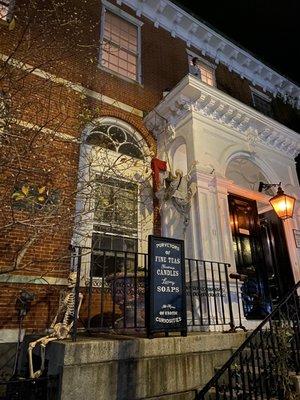 Salem Historical Tours & Haunted Footsteps Ghost Tour