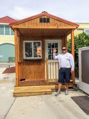 The ship shack where you can pay for gas and buy ice