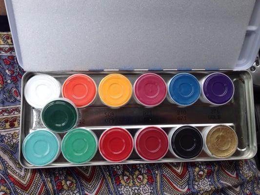 Kryolan aquacolor kit--for face/body painting