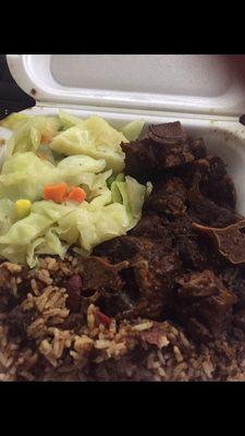 Oxtail from island Vibez, overseasoned, no balance to the flavors, muddled taste. Just bad