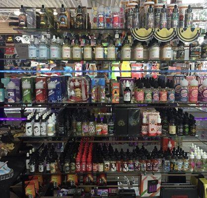 Pretty big e-Liquid section! About the same price as than back home, maybe a little bit cheaper. And they have sick pipes!