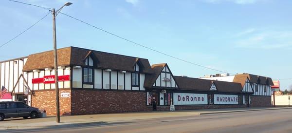 DeRonne True Value on 9 Mile Road in Livonia, MI (Eastpointe)