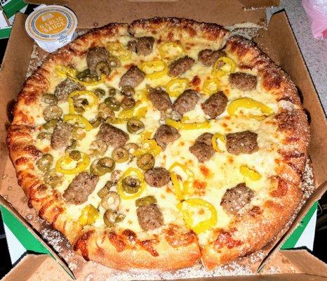 Medium white pizza w/ banana peppers & Italian sausage