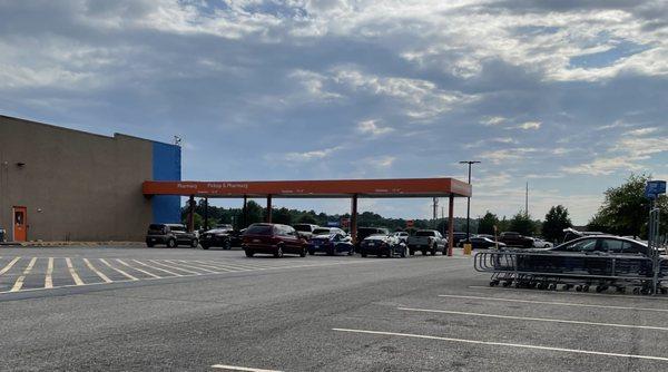 Line at Walmart Pick up in Gardendale