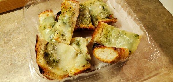 Garlic bread with mozzarella