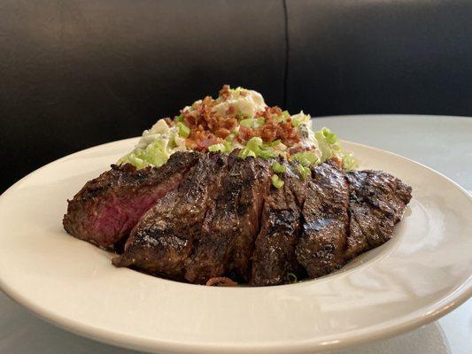 Skirt steak wedge salad