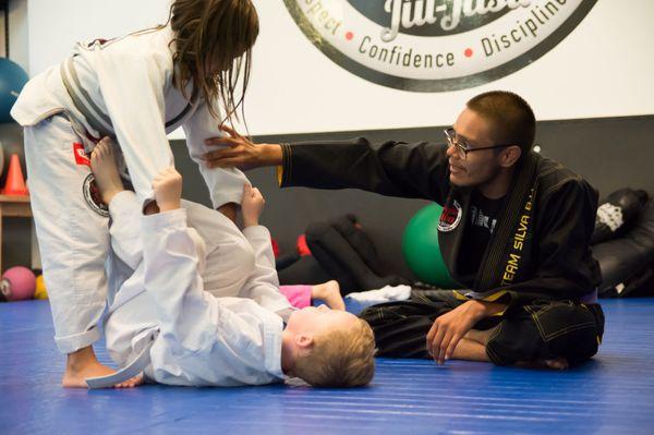 Coach Robert teaching at our Alameda dojo !