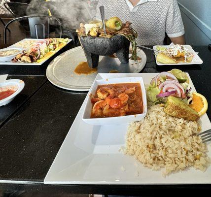 Camarones A La Diabla, Tacos De Pescado, Molcajete, Pulpito Fritos Botana