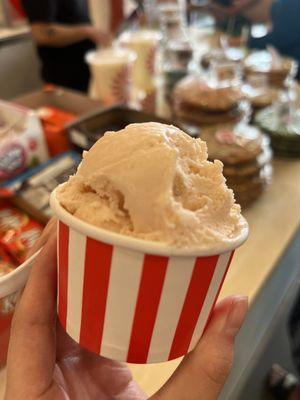 Kids size ($4) peach ice cream - Get the peach flavor so delicious!!