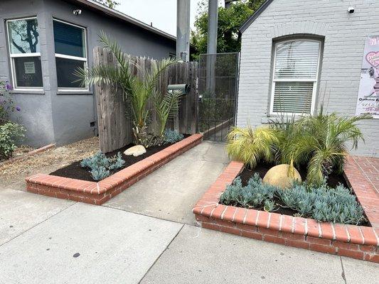 Front planters