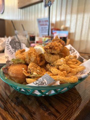 Combo Basket with Chicken strips, shrimp and calamari as my 3 choices