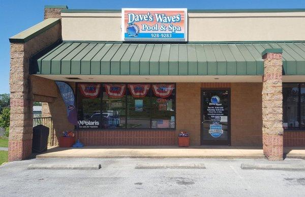 Dave's Waves Pool & Spa Storefront