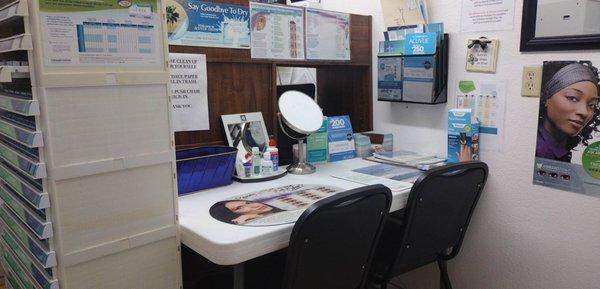 Contact lens room.