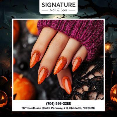 Welcome Halloween with a mysterious orange and black nail set! Beautiful and irresistibly spooky!