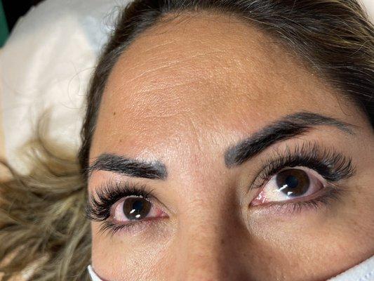 Hybrid lashes extensions by Kim