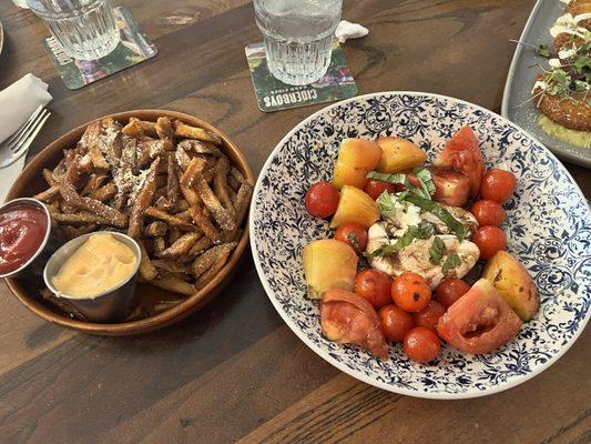 Heirloom tomatoes and side of fries.