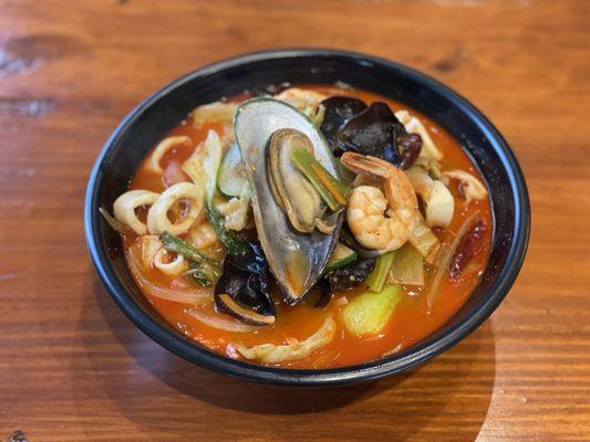 Jjamppong spicy seafood soup