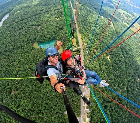 Lookout Mountain Flight Park right outside of Chattanooga offers paragliding and hang gliding tandem flights and lessons.