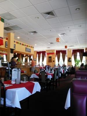 Main dining area with views of Bergen peak out the window