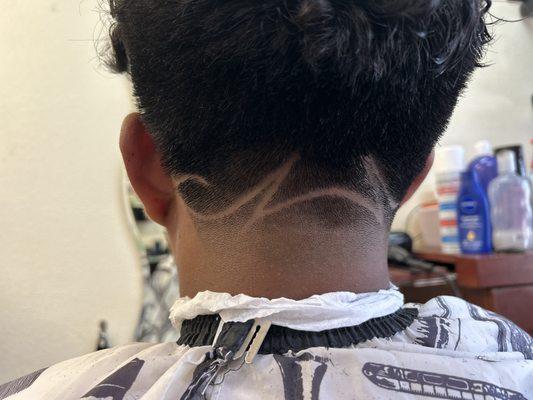 Tapered haircut with design