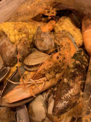 Build your own combo: Shrimp with head on, green mussels, clam. Special shake blend. Medium heat.