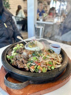 Sizzling stonepot