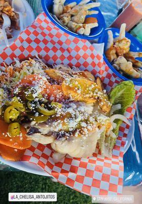 Enchiladas con patitas de puerco y orden de patitas de pollo